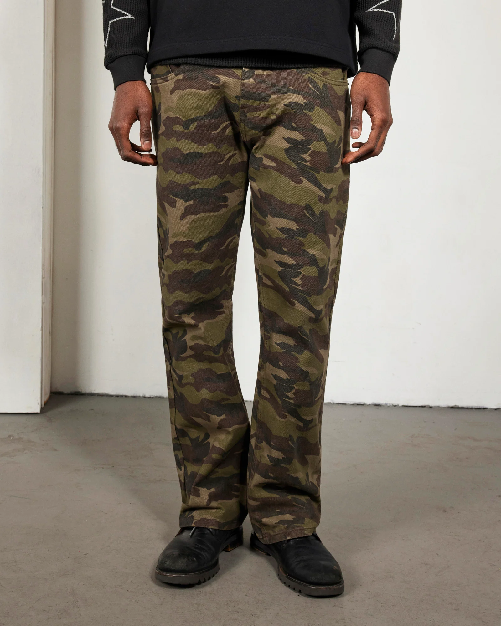 CAMO FLARE JEANS - Image 3