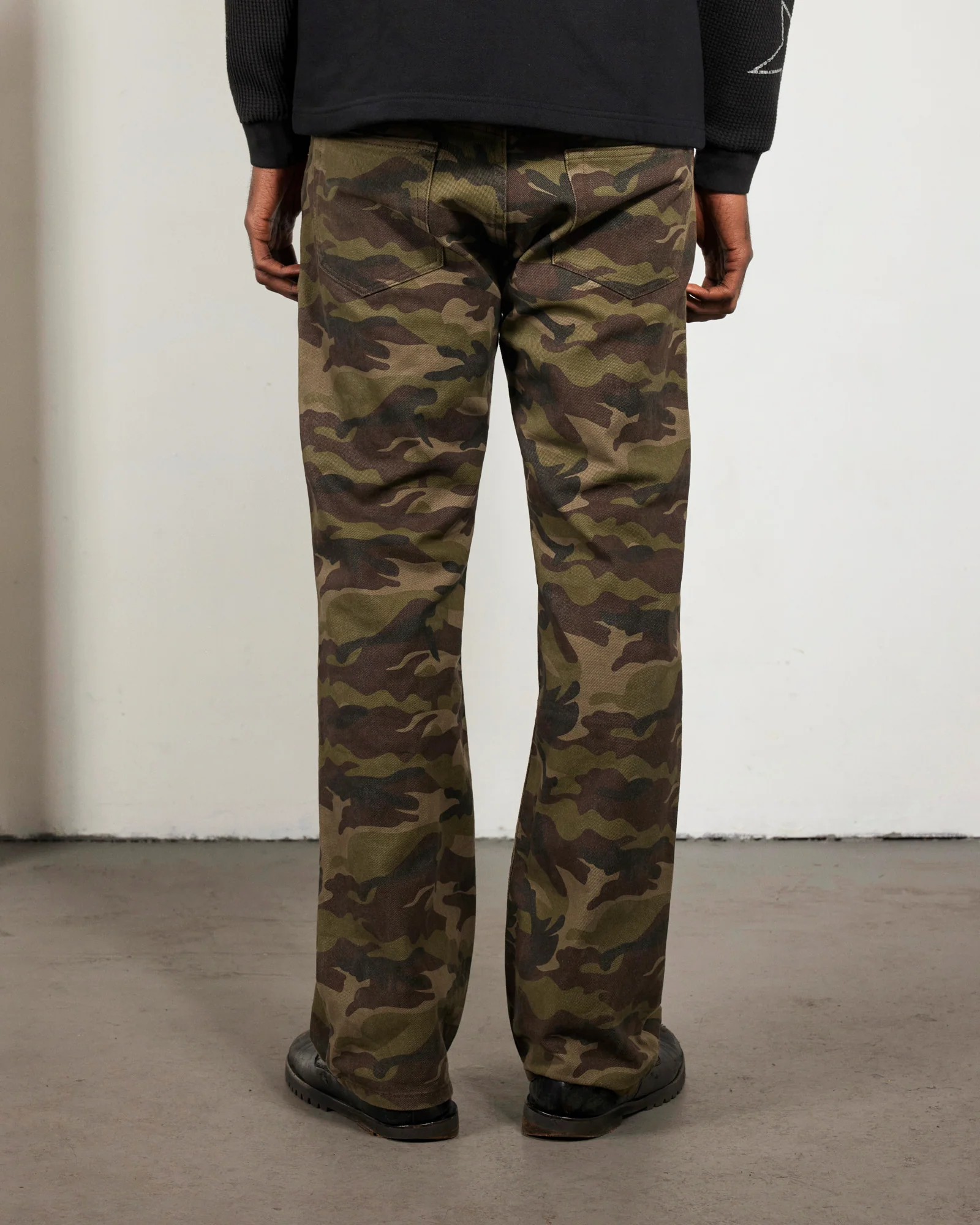 CAMO FLARE JEANS - Image 4