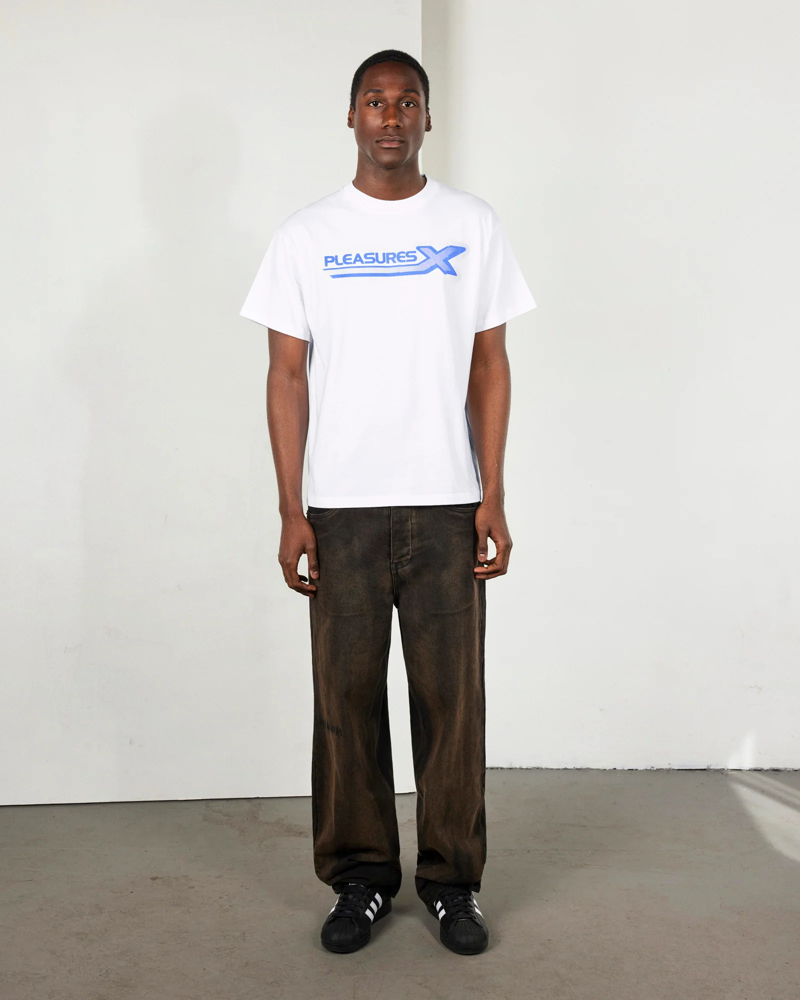 PLEASURES X T-SHIRT - Image 3