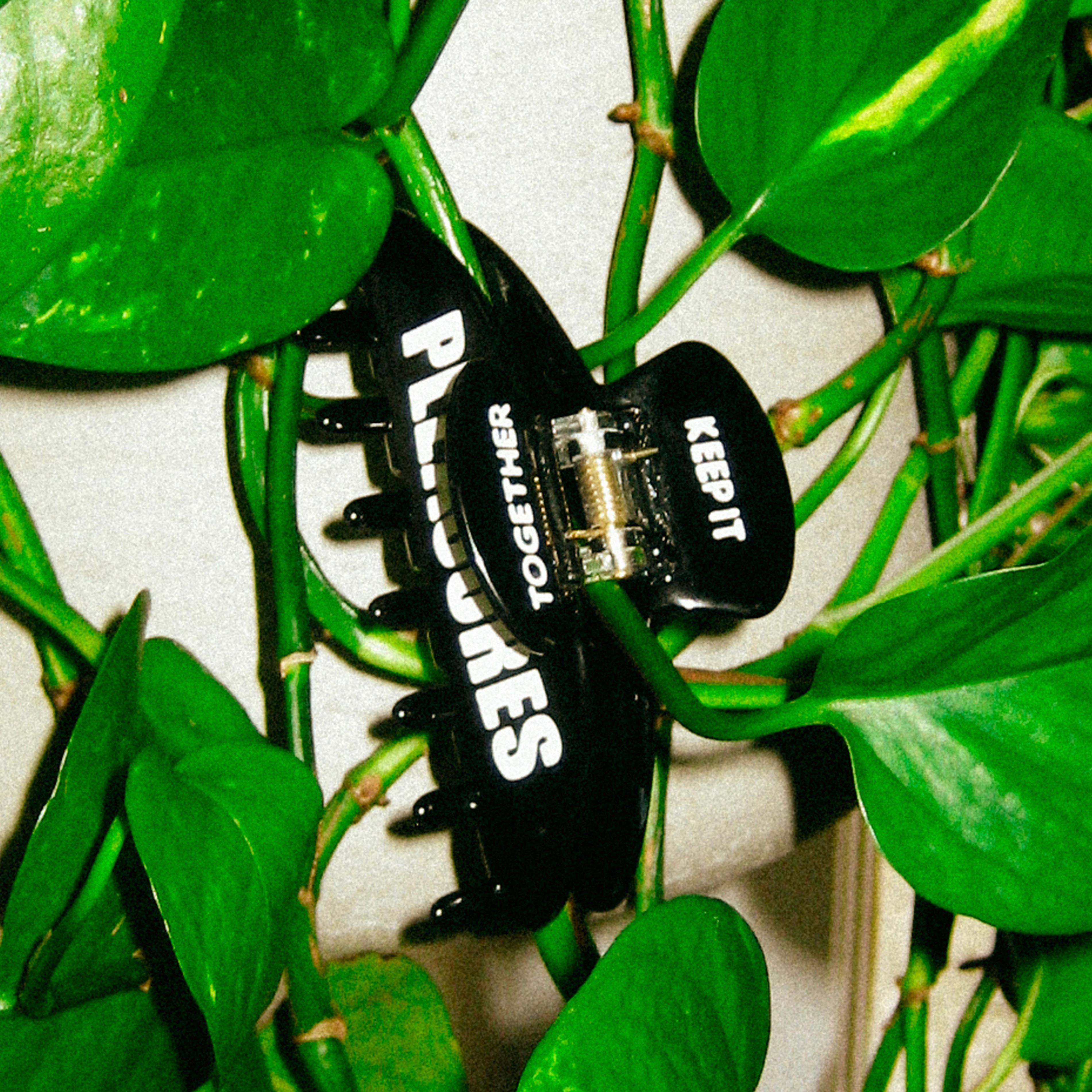 TOGETHER CLAW HAIR CLIP - Image 4